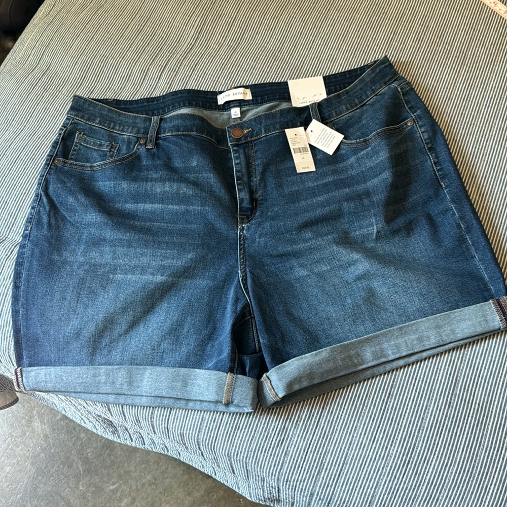 NWT Lane Bryant Signature Fit Boyfriend Midi Shorts